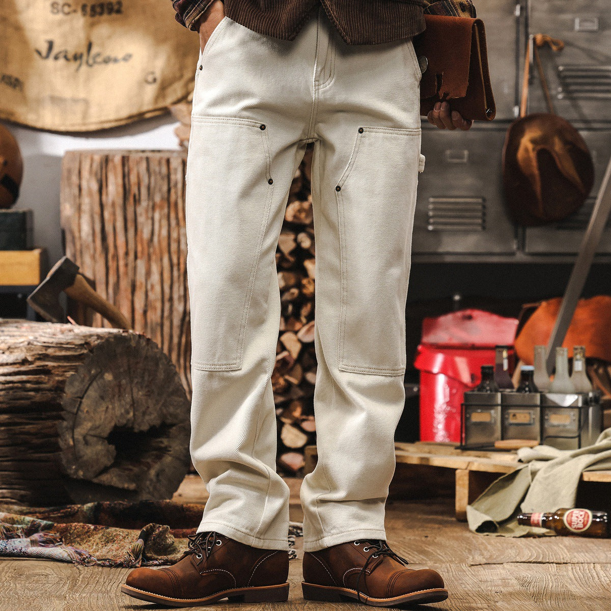 Loose-fitting vintage white jeans