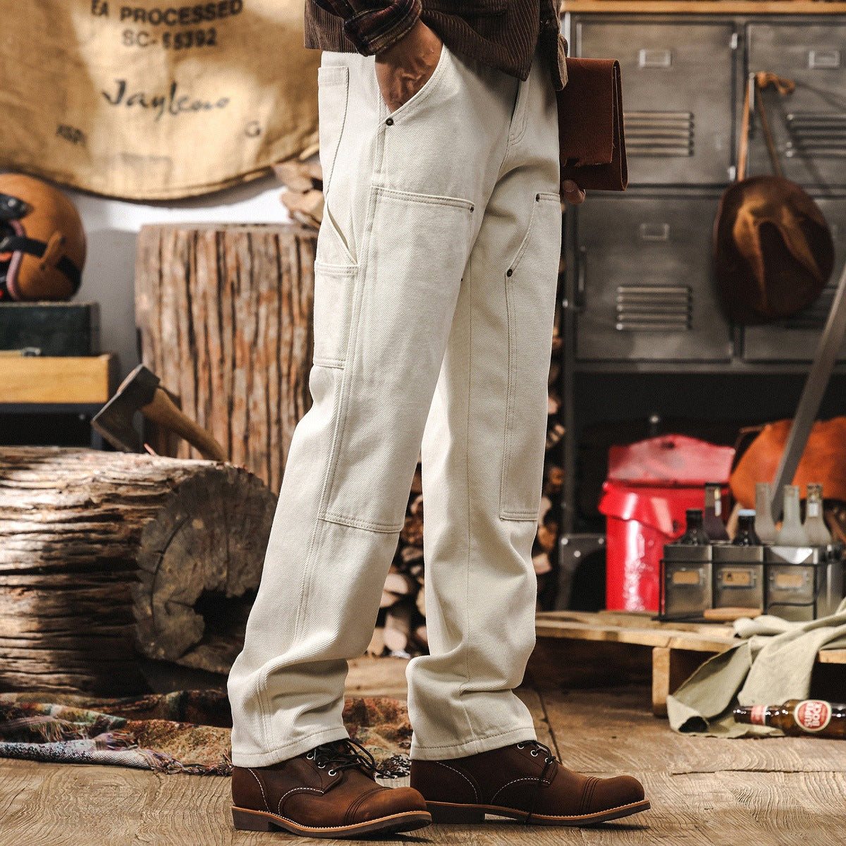 Loose-fitting vintage white jeans