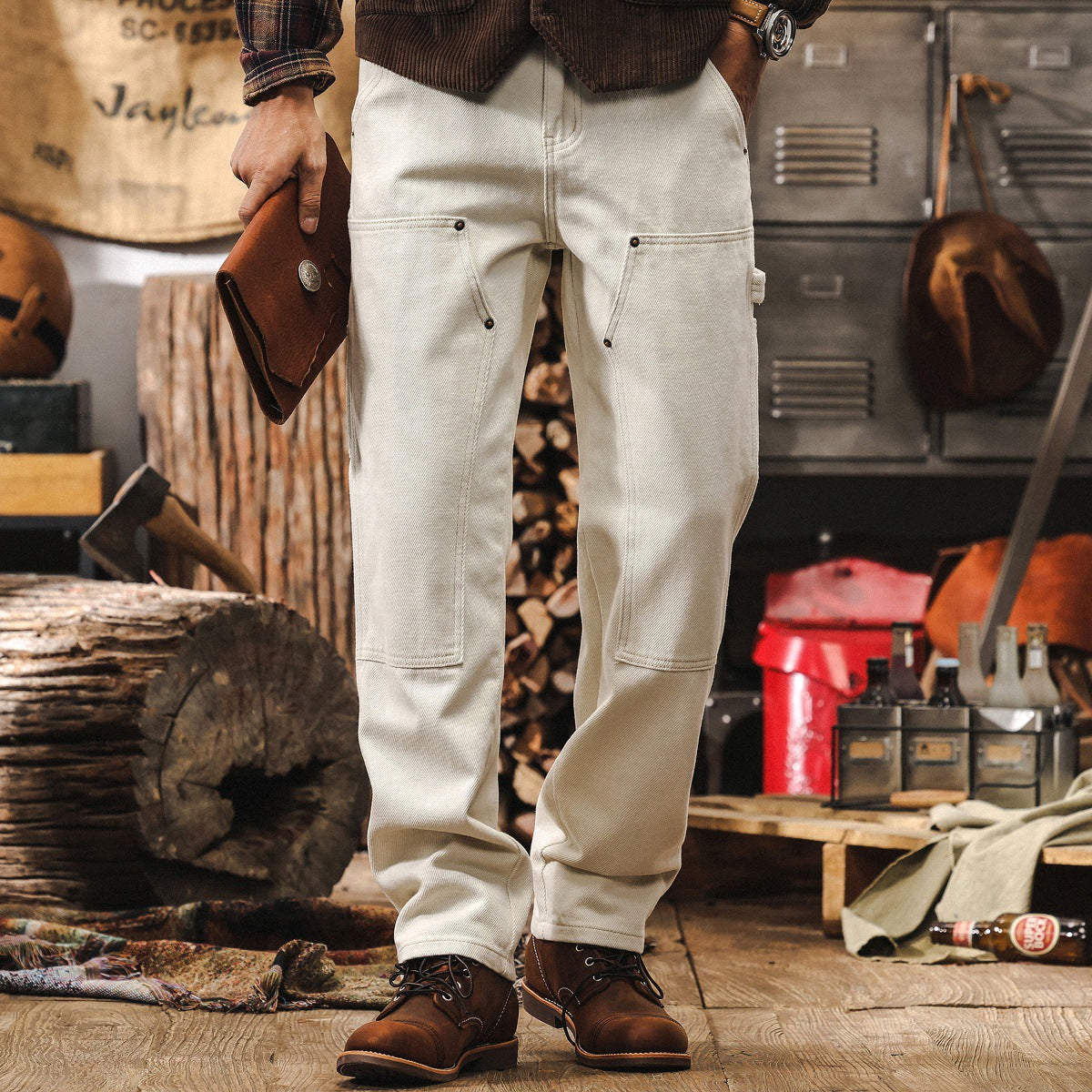 Loose-fitting vintage white jeans
